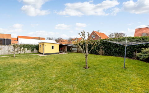 Caranus - 900M from the Sea: Appartement, Ombre, Balcon, Chaise, Clôture, Mobilier De Jardin, Aluminium, Gazon Artificiel