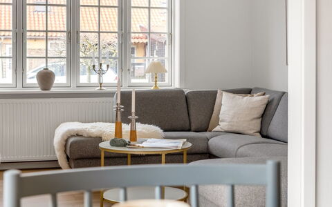 Caranus - 900M from the Sea: Meubles, Design Intérieur, Sol, Bois, Sol, Domicile, Table, Salon, Pièce, Parquet