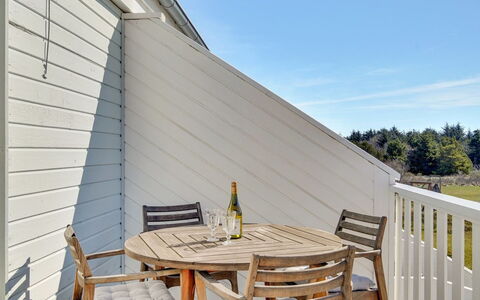 Aline - 1Km from the Sea: Bois, Composite, Dur, Planche, Plate-Forme, Mobilier De Jardin, Tache De Bois, Porche, Ombre, Chalet