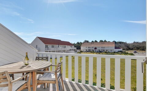 Aline - 1Km from the Sea: Architecture, Domicile, Biens, Cour, Siding, Balcon, Porche, Daylighting, Villa, Clôture