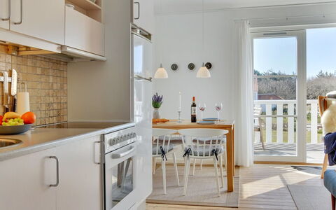 Aline - 1Km from the Sea: Meubles, Cuisine, Design Intérieur, Comptoir, Sol, Appareil De Cuisine, Sol, Bois, Principaux Appliance, Table Cuisine Et Salle A Manger