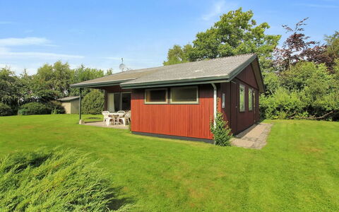 Bergitte - 450M from the Sea: Bois, Maison, Chalet, Domicile, Toit, Zone Rurale, Siding, Cabane En Rondins, Batiments Jardin, Dur