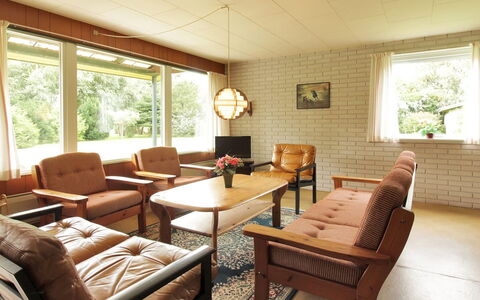 Bergitte - 450M from the Sea: Bois, Maison, Chalet, Domicile, Toit, Zone Rurale, Siding, Cabane En Rondins, Batiments Jardin, Dur