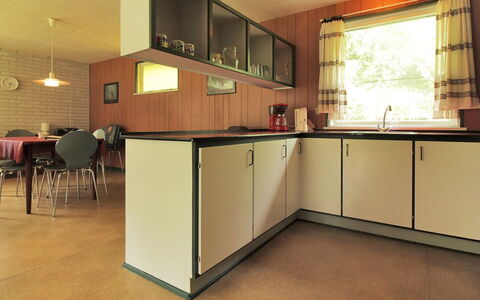 Bergitte - 450M from the Sea: Bois, Maison, Chalet, Domicile, Toit, Zone Rurale, Siding, Cabane En Rondins, Batiments Jardin, Dur