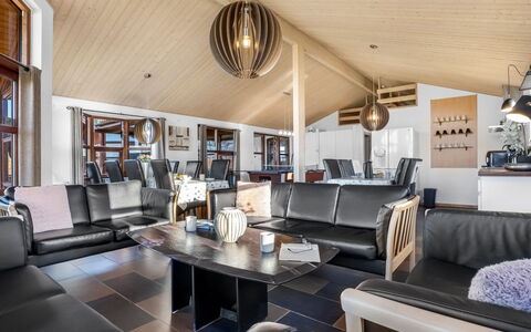 Niela - 800M from the Sea: Canapé, Bois, Design Intérieur, Salon, Meubles, Plafond, Sol, Domicile, Sol