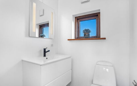 Niela - 800M from the Sea: Luminaire Plomberie, Sol, Sol, Design Intérieur, Salle De Bains, Robinet, Évier, Lavabo, Armoire De Toilette, Plomberie