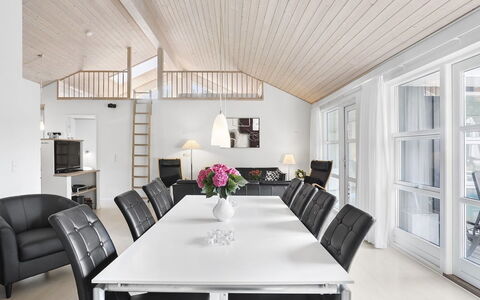 Toa - 600M from the Sea: Toit, Maison, Lot Terre, Domicile, Chalet, Biens, Batiments Jardin, Ombre, Cabane En Rondins, Aménagement Paysager