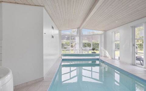 Toa - 600M from the Sea: Toit, Maison, Lot Terre, Domicile, Chalet, Biens, Batiments Jardin, Ombre, Cabane En Rondins, Aménagement Paysager