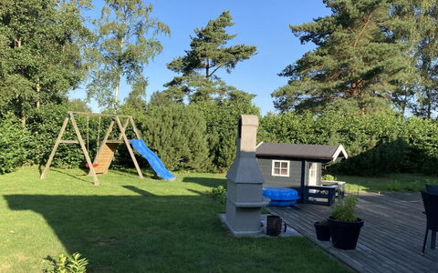 Toa - 600M from the Sea: Maison, Domicile, Toit, Chalet, Arbuste, Siding, Porte, Jardin, Ferme