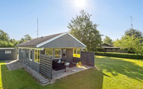 Davida - 400M from the Sea: Bois, Tache De Bois, Planche, Dur, Chalet, Plate-Forme, Siding, Ombre, Parquet, Batiments Jardin