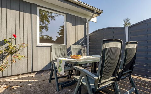 Davida - 400M from the Sea: Bois, Tache De Bois, Planche, Dur, Chalet, Plate-Forme, Siding, Ombre, Parquet, Batiments Jardin