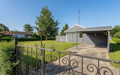 Davida - 400M from the Sea: Bois, Tache De Bois, Planche, Dur, Chalet, Plate-Forme, Siding, Ombre, Parquet, Batiments Jardin