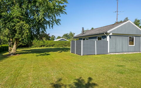 Davida - 400M from the Sea: Bois, Tache De Bois, Planche, Dur, Chalet, Plate-Forme, Siding, Ombre, Parquet, Batiments Jardin