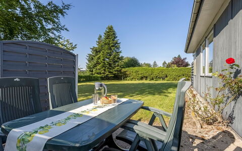 Davida - 400M from the Sea: Bois, Tache De Bois, Planche, Dur, Chalet, Plate-Forme, Siding, Ombre, Parquet, Batiments Jardin