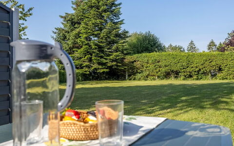 Davida - 400M from the Sea: Bois, Tache De Bois, Planche, Dur, Chalet, Plate-Forme, Siding, Ombre, Parquet, Batiments Jardin