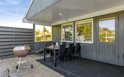 Davida - 400M from the Sea: Bois, Tache De Bois, Planche, Dur, Chalet, Plate-Forme, Siding, Ombre, Parquet, Batiments Jardin