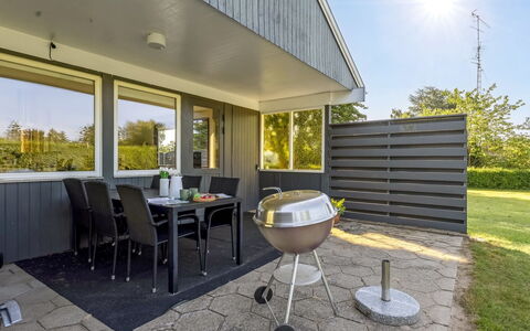 Davida - 400M from the Sea: Herbe, Maison, Toit, Domicile, Chalet, Arbuste, Lot Terre, Zone Rurale, Ferme, Couverture De Sol