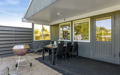 Davida - 400M from the Sea