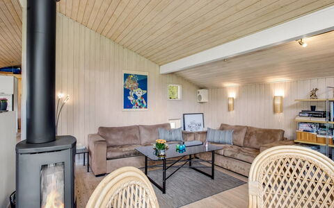 Fatlinda - 1Km from the Sea: Meubles, Bois, Sol, Design Intérieur, Plafond, Sol, Canapé, Salon, Parquet, Pièce