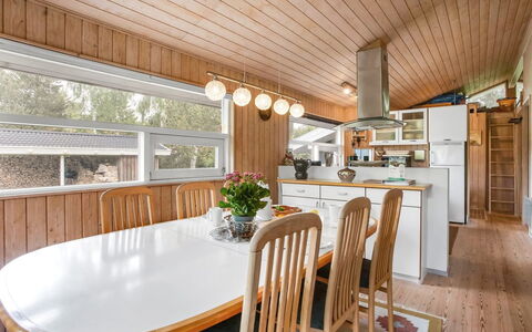 Fatlinda - 1Km from the Sea: Design Intérieur, Sol, Bois, Cuisine, Plafond, Luminaire, Meubles, Comptoir, Sol, Éclairage