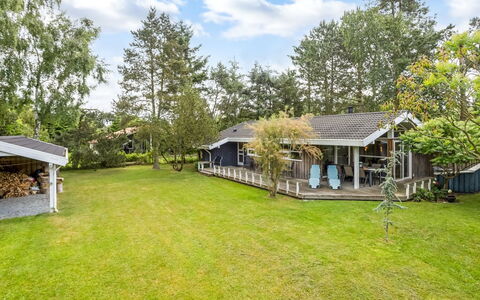 Fatlinda - 1Km from the Sea: Maison, Domicile, Toit, Zone Résidentielle, Chalet, Biens, Ombre, Jardin, Pelouse, Ferme