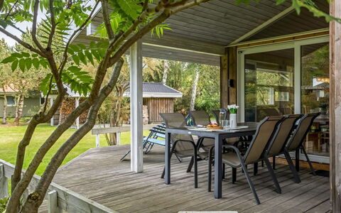 Fatlinda - 1Km from the Sea: Herbe, Arbuste, Maison, Jardin, Domicile, Chalet, Lot Terre, Pelouse, Couverture De Sol