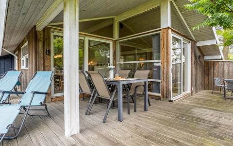 Fatlinda - 1Km from the Sea: Herbe, Arbuste, Maison, Jardin, Domicile, Chalet, Lot Terre, Pelouse, Couverture De Sol