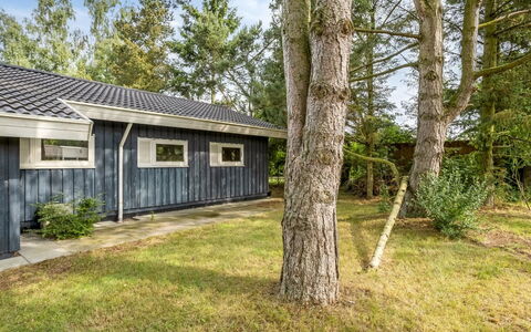 Fatlinda - 1Km from the Sea: Herbe, Maison, Toit, Domicile, Chalet, Arbuste, Lot Terre, Zone Rurale, Ferme, Couverture De Sol