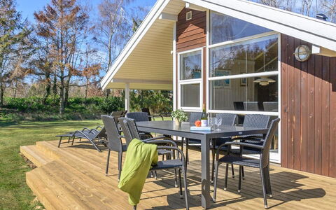 Wegher - 650M from the Sea: Toit, Maison, Lot Terre, Domicile, Chalet, Biens, Batiments Jardin, Ombre, Cabane En Rondins, Aménagement Paysager