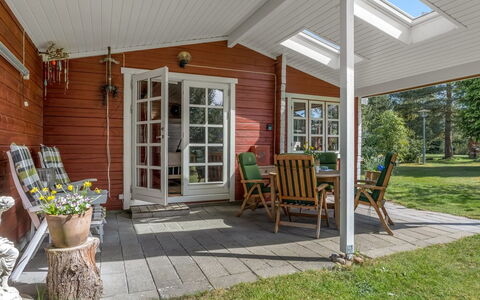Berit - 700M from the Sea: Bois, Maison, Chalet, Domicile, Toit, Zone Rurale, Siding, Cabane En Rondins, Batiments Jardin, Dur