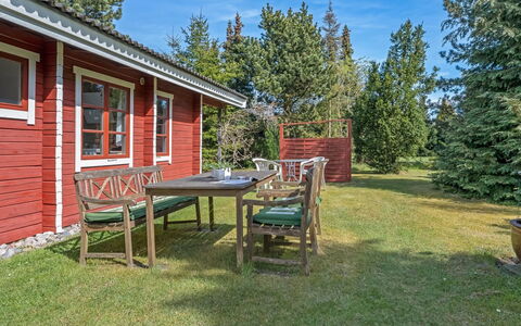Berit - 700M from the Sea: Bois, Maison, Chalet, Domicile, Toit, Zone Rurale, Siding, Cabane En Rondins, Batiments Jardin, Dur