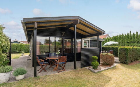 Siem - 650M from the Sea: Toit, Porte, Domicile, Porche, Chalet, Store, Ombre, Structure En Plein Air, Siding, Batiments Jardin