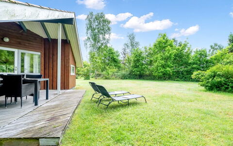 Eeva - 900M from the Sea: Appartement, Ombre, Balcon, Chaise, Clôture, Mobilier De Jardin, Aluminium, Gazon Artificiel