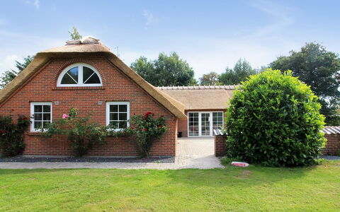 Erra - 250M from the Sea: Bois, Maison, Chalet, Domicile, Toit, Zone Rurale, Siding, Cabane En Rondins, Batiments Jardin, Dur