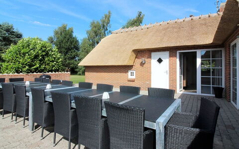 Erra - 250M from the Sea: Bois, Maison, Chalet, Domicile, Toit, Zone Rurale, Siding, Cabane En Rondins, Batiments Jardin, Dur