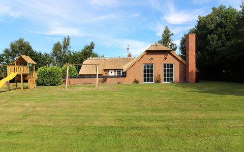 Erra - 250M from the Sea: Bois, Maison, Chalet, Domicile, Toit, Zone Rurale, Siding, Cabane En Rondins, Batiments Jardin, Dur