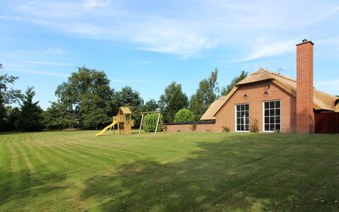 Erra - 250M from the Sea: Bois, Maison, Chalet, Domicile, Toit, Zone Rurale, Siding, Cabane En Rondins, Batiments Jardin, Dur