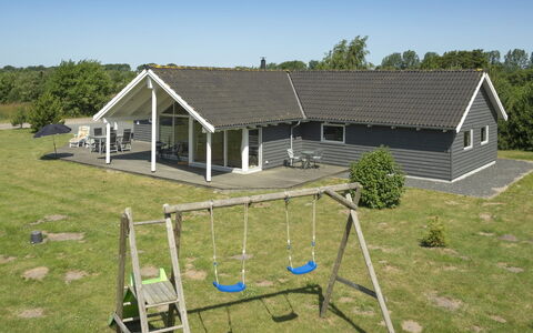 Bolli - 1.1Km from the Sea: Toit, Domicile, Porte, Chalet, Ombre, Siding, Cour, Biens, Arrière-Cour