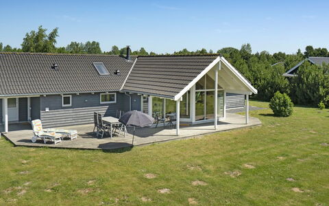 Bolli - 1.1Km from the Sea: Toit, Domicile, Porte, Chalet, Ombre, Siding, Cour, Biens, Arrière-Cour