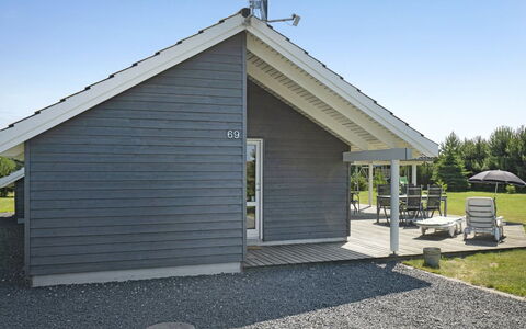 Bolli - 1.1Km from the Sea: Toit, Domicile, Porte, Chalet, Ombre, Siding, Cour, Biens, Arrière-Cour