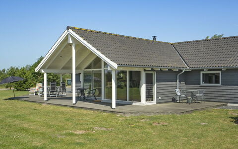 Bolli - 1.1Km from the Sea: Toit, Domicile, Porte, Chalet, Ombre, Siding, Cour, Biens, Arrière-Cour