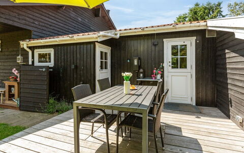 Gabi - 700M from the Sea: Herbe, Arbuste, Maison, Jardin, Domicile, Chalet, Lot Terre, Pelouse, Couverture De Sol