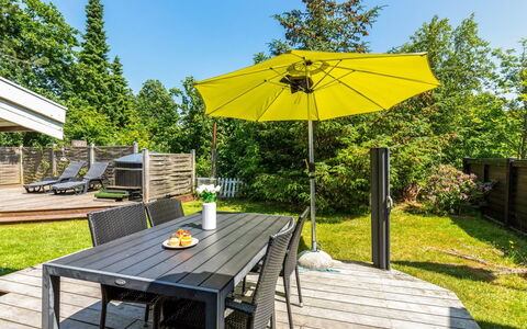 Gabi - 700M from the Sea: Herbe, Arbuste, Maison, Jardin, Domicile, Chalet, Lot Terre, Pelouse, Couverture De Sol