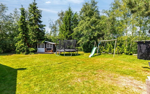 Gabi - 700M from the Sea: Herbe, Arbuste, Maison, Jardin, Domicile, Chalet, Lot Terre, Pelouse, Couverture De Sol