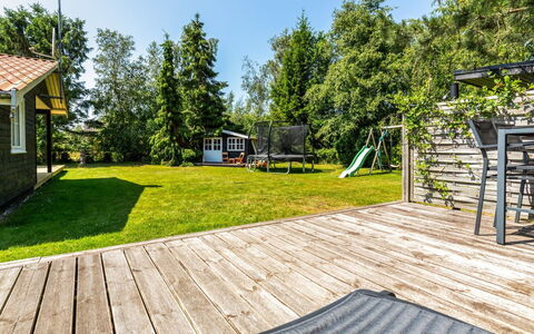 Gabi - 700M from the Sea: Herbe, Arbuste, Maison, Jardin, Domicile, Chalet, Lot Terre, Pelouse, Couverture De Sol
