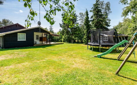 Gabi - 700M from the Sea: Herbe, Arbuste, Maison, Jardin, Domicile, Chalet, Lot Terre, Pelouse, Couverture De Sol