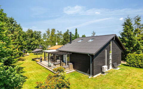 Gabi - 700M from the Sea: Herbe, Arbuste, Maison, Jardin, Domicile, Chalet, Lot Terre, Pelouse, Couverture De Sol