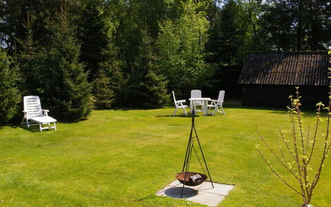 Gyri - 800M from the Sea: Bois, Tache De Bois, Planche, Dur, Chalet, Plate-Forme, Siding, Ombre, Parquet, Batiments Jardin