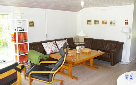 Gyri - 800M from the Sea: Bois, Tache De Bois, Planche, Dur, Chalet, Plate-Forme, Siding, Ombre, Parquet, Batiments Jardin
