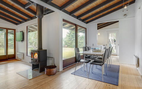Elja - 600M from the Sea: Bois, Maison, Chalet, Domicile, Toit, Zone Rurale, Siding, Cabane En Rondins, Batiments Jardin, Dur